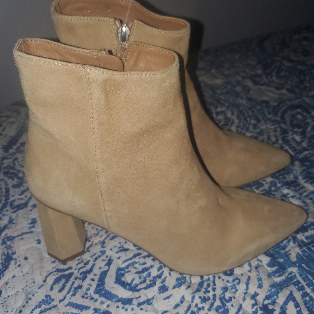 Womens aquatalia Booties boots Shoes size 9 1/2 9.5 heel boots